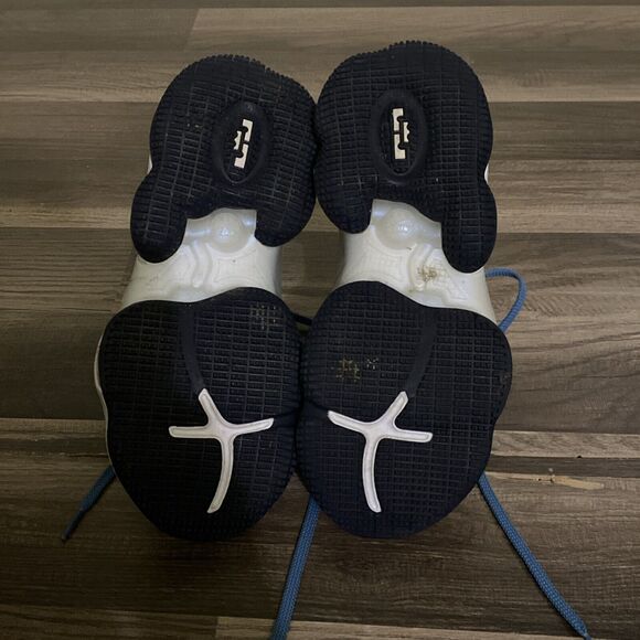 Nike Lebron XIX 19 'Space Jam' White Sneaker, Size 6 Y / 8W DD0418-100 - Picture 6 of 7